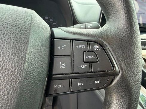 Used 2022 Toyota Sienna LE image 17