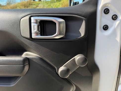 Used 2022 Jeep Gladiator Sport w/ Trailer Tow Package image 13