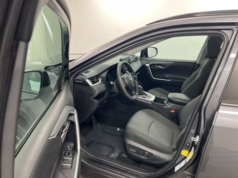 Used 2022 Toyota RAV4 XLE w/ Convenience Package image 12