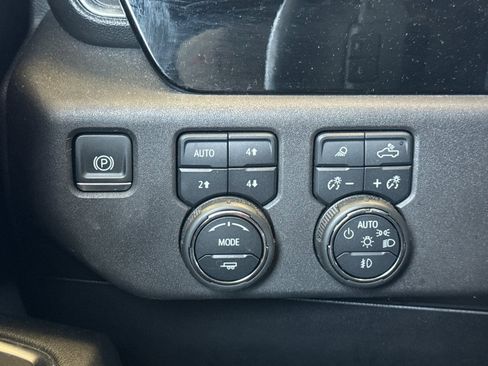 Used 2024 Chevrolet Silverado 1500 LT Trail Boss w/ Convenience Package II AWD/4WD image 36