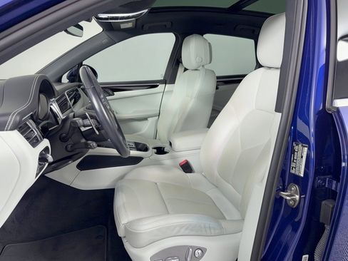 Certified 2024 Porsche Macan AWD/4WD image 5