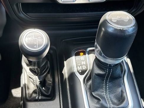 Used 2022 Jeep Wrangler Unlimited Sahara w/ Dual Top Group AWD/4WD image 18