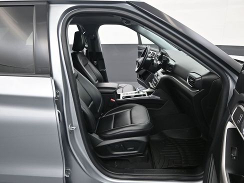 Used 2021 Ford Explorer XLT w/ Equipment Group 202A RWD image 37