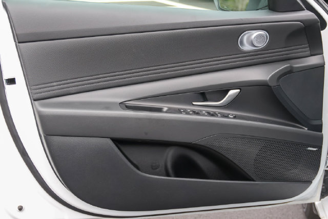 New 2026 Hyundai Elantra Limited FWD image 10