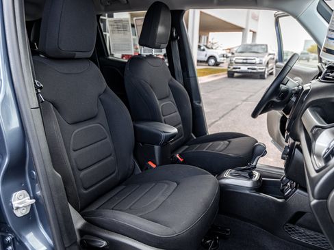 Used 2022 Jeep Renegade Latitude w/ Convenience Group AWD/4WD image 12