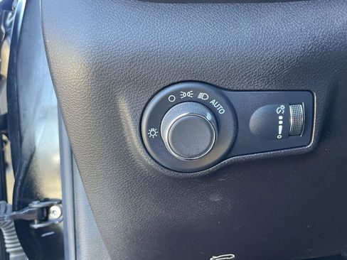 Used 2025 Jeep Compass Sport image 13