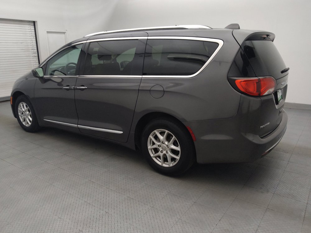 Used 2020 Chrysler Pacifica Touring-L FWD image 3