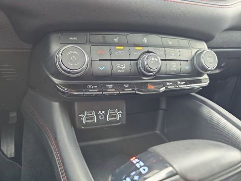 Used 2025 Dodge Durango GT RWD image 25