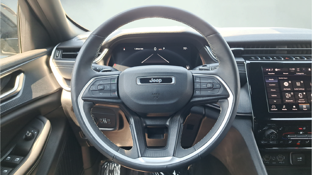 Used 2023 Jeep Grand Cherokee Altitude AWD/4WD image 18