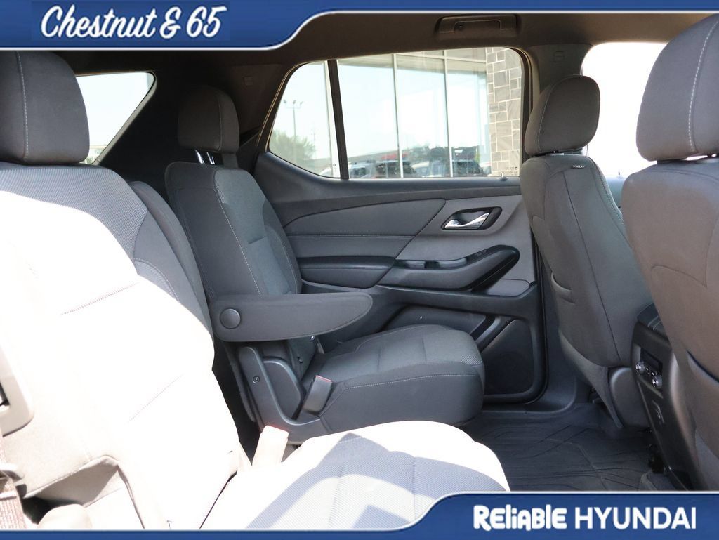 Used 2023 Chevrolet Traverse LT FWD image 13