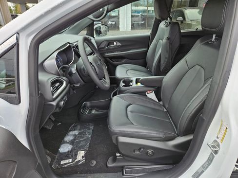 New 2026 Chrysler Voyager LX FWD image 13