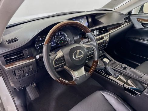 Used 2017 Lexus ES 350 w/ Premium Package FWD image 9