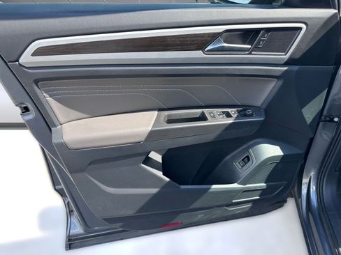 Used 2022 Volkswagen Atlas SE w/ Panoramic Sunroof Package image 12