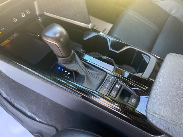 Used 2025 Toyota Camry XLE w/ Premium Plus Package FWD image 25