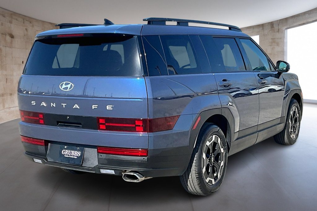 Used 2025 Hyundai Santa Fe SEL FWD image 2