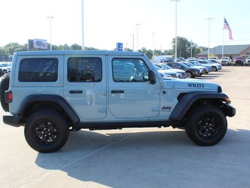 Used 2023 Jeep Wrangler Unlimited Sport AWD/4WD image 7