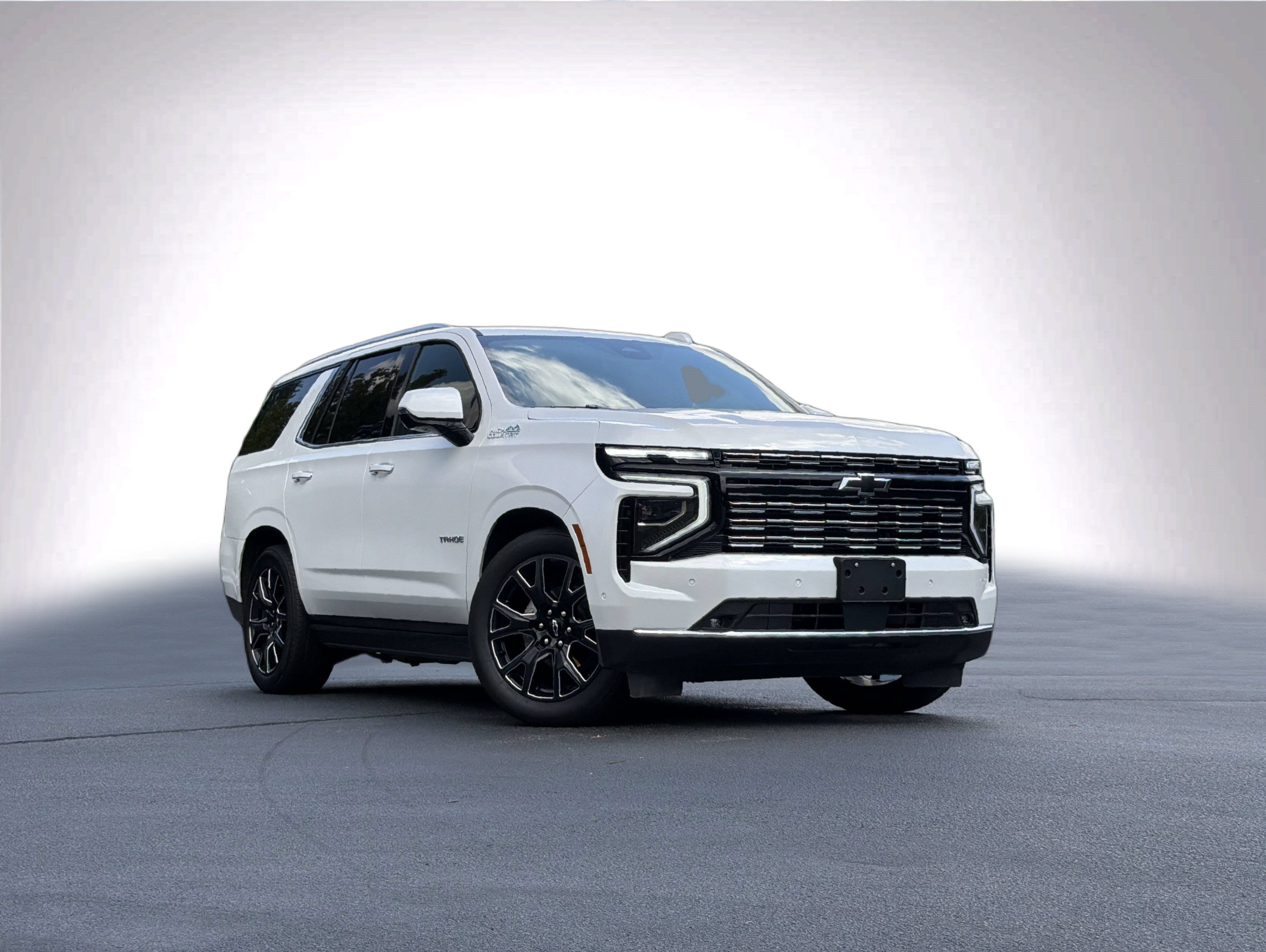 Used 2025 Chevrolet Tahoe High Country AWD/4WD image 2