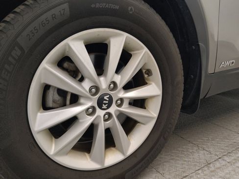 Used 2019 Kia Sorento AWD w/ LX Convenience Package image 31