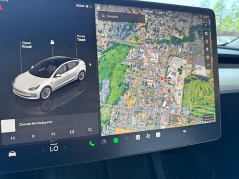 Used 2022 Tesla Model 3 Long Range AWD/4WD image 26