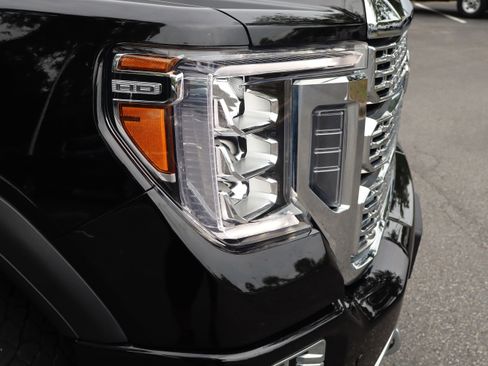 Used 2022 GMC Sierra 3500 Denali w/ Denali Black Diamond Edition AWD/4WD image 11