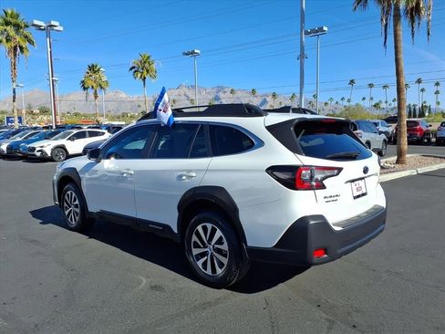 Used 2025 Subaru Outback Premium image 11