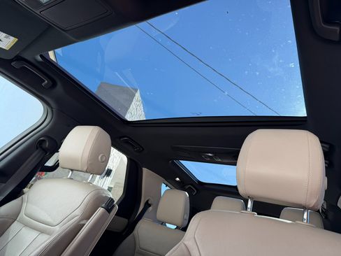 Used 2019 Land Rover Discovery SE image 39