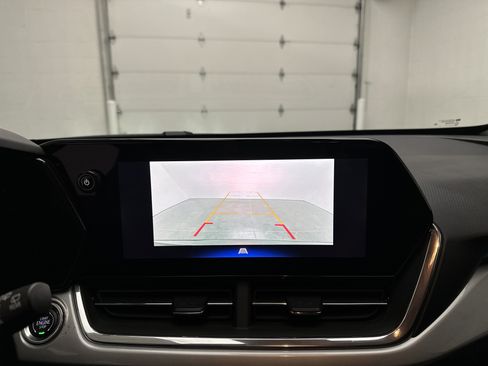Used 2025 Chevrolet Trax LT FWD image 27