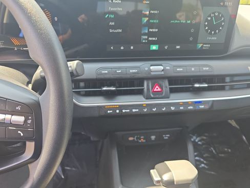 Used 2025 Kia K4 FWD image 12