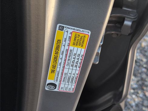Used 2025 Chevrolet Equinox LT FWD image 14