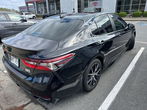 Used 2022 Toyota Camry SE image 4