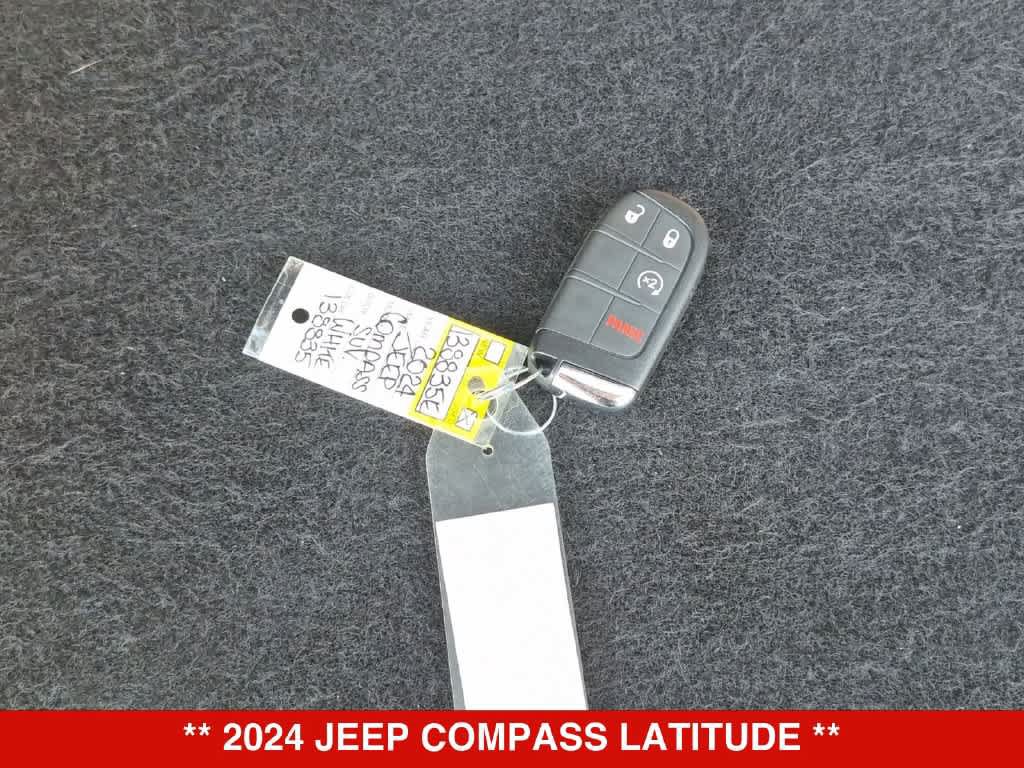 Used 2024 Jeep Compass Latitude AWD/4WD image 32