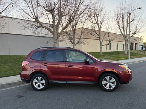 Used 2015 Subaru Forester 2.5i w/ Alloy Wheel Package image 2