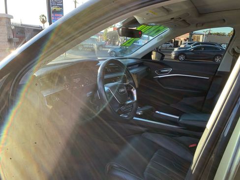 Used 2021 Audi e-tron Prestige w/ Prestige Package image 39