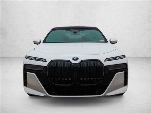 New 2026 BMW i7 xDrive60 AWD/4WD image 2