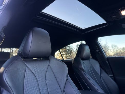 Used 2022 Lexus ES 300h F Sport image 13