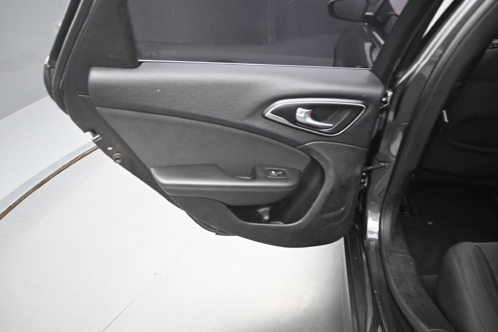 Used 2015 Chrysler 200 Limited w/ Convenience Group FWD image 19