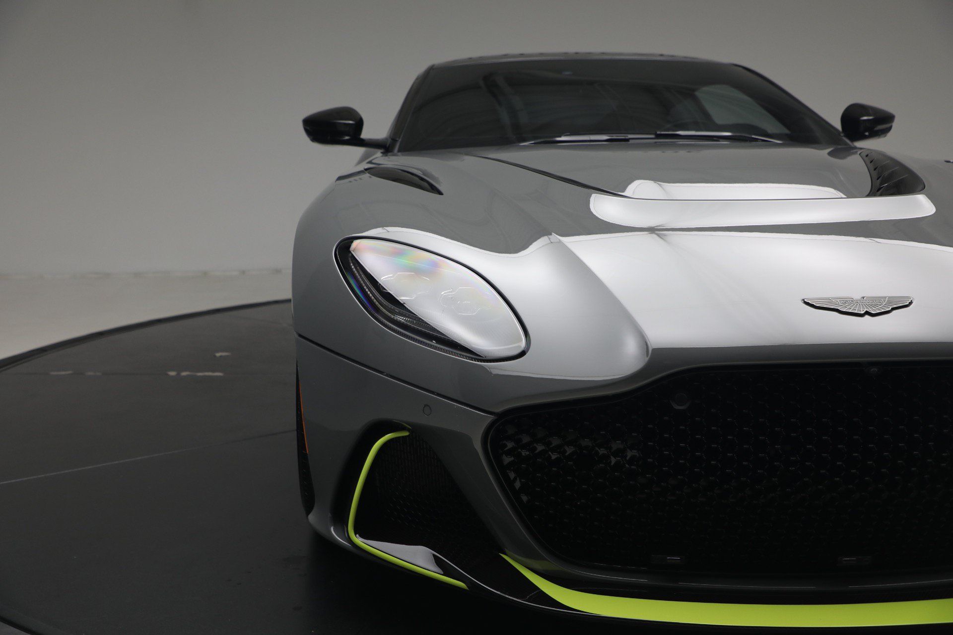 Used 2023 Aston Martin DBS Coupe RWD image 38