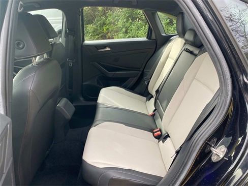 Used 2019 Volkswagen Jetta R-Line image 9