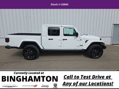 Used 2025 Jeep Gladiator Sport image 4