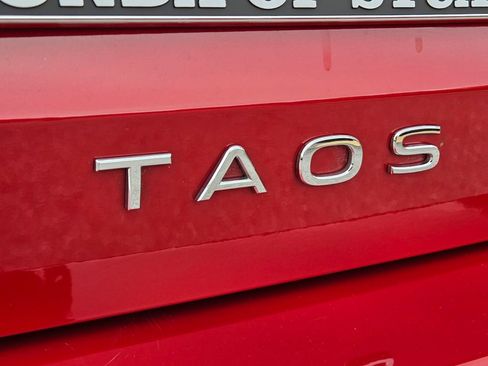 Used 2024 Volkswagen Taos SE FWD image 16