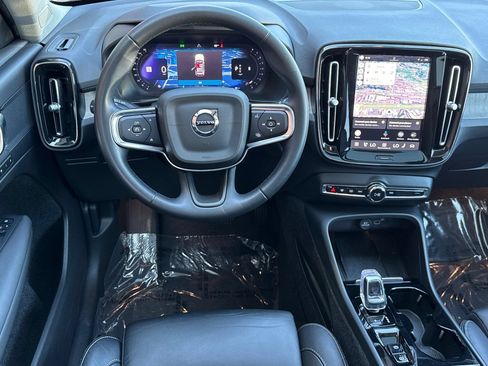 Used 2023 Volvo XC40 B5 Plus w/ Protection Package Premier AWD/4WD image 17