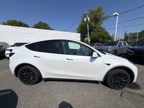 Used 2023 Tesla Model Y AWD image 6