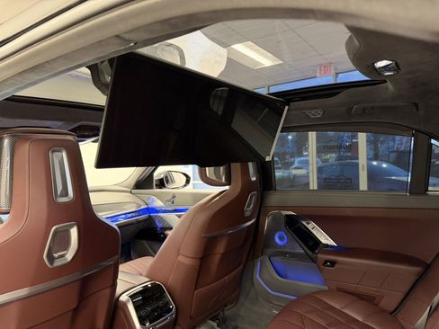 Used 2023 BMW 760i xDrive image 43