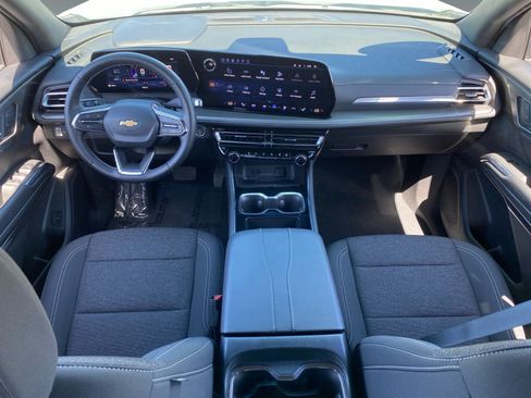 Used 2026 Chevrolet Traverse LT w/ LPO, Floor Liner Package FWD image 10