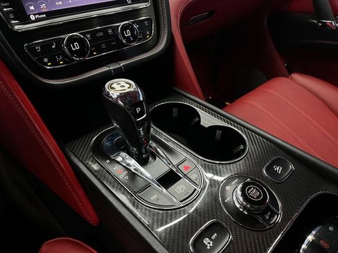 Used 2020 Bentley Bentayga AWD/4WD image 21