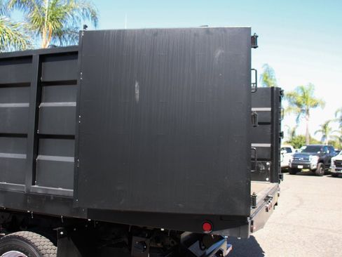 Used 2018 Ford F550 2WD Regular Cab Super Duty image 12