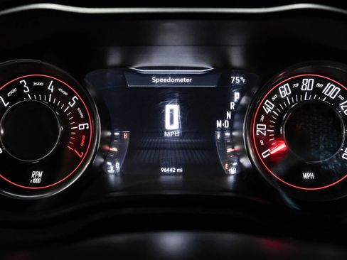 Used 2015 Dodge Challenger SXT image 15