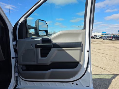 Used 2021 Ford F450 XL w/ Power Equipment Group image 32