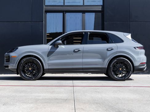 Certified 2026 Porsche Cayenne image 2
