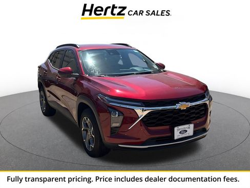 Used 2025 Chevrolet Trax LT FWD image 1